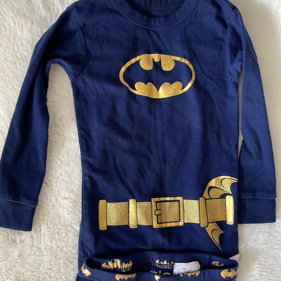 NWOT Baby Gap x Batman pj set for 2T - Picture 2 of 6